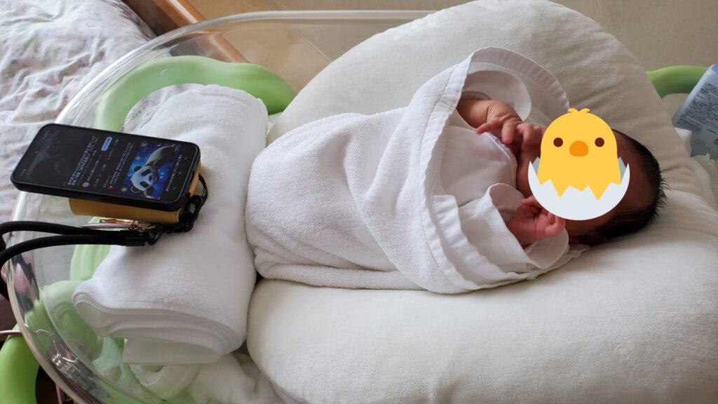 看護師さんに教えてもらった寝かしつけテクを全て実践して寝ている赤ちゃん