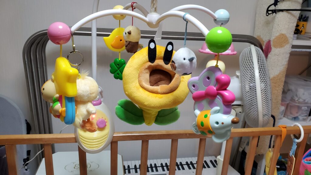 親の趣味でたくさんのぬいぐるみを追加された我が家のメリー
